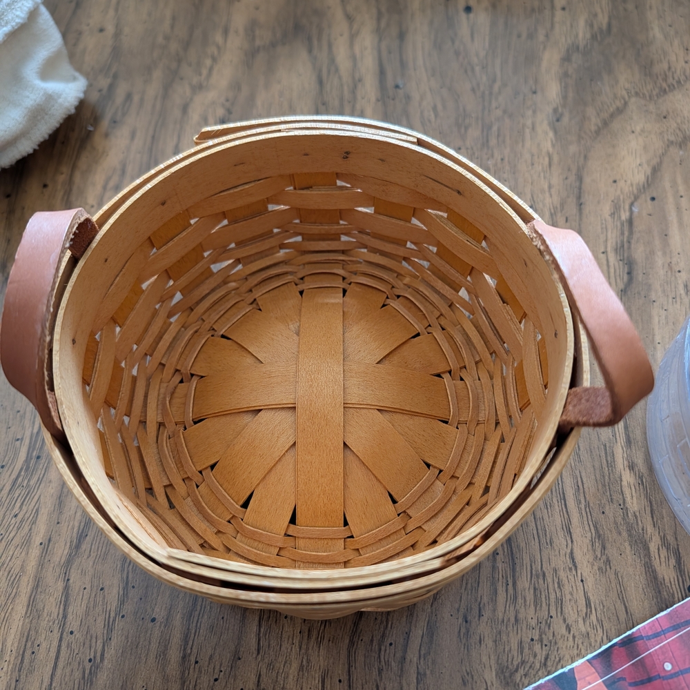 MAKE AN OFFER, Please! Longaberger Saffron Basket with Leather Handles - Picture 4 of 6